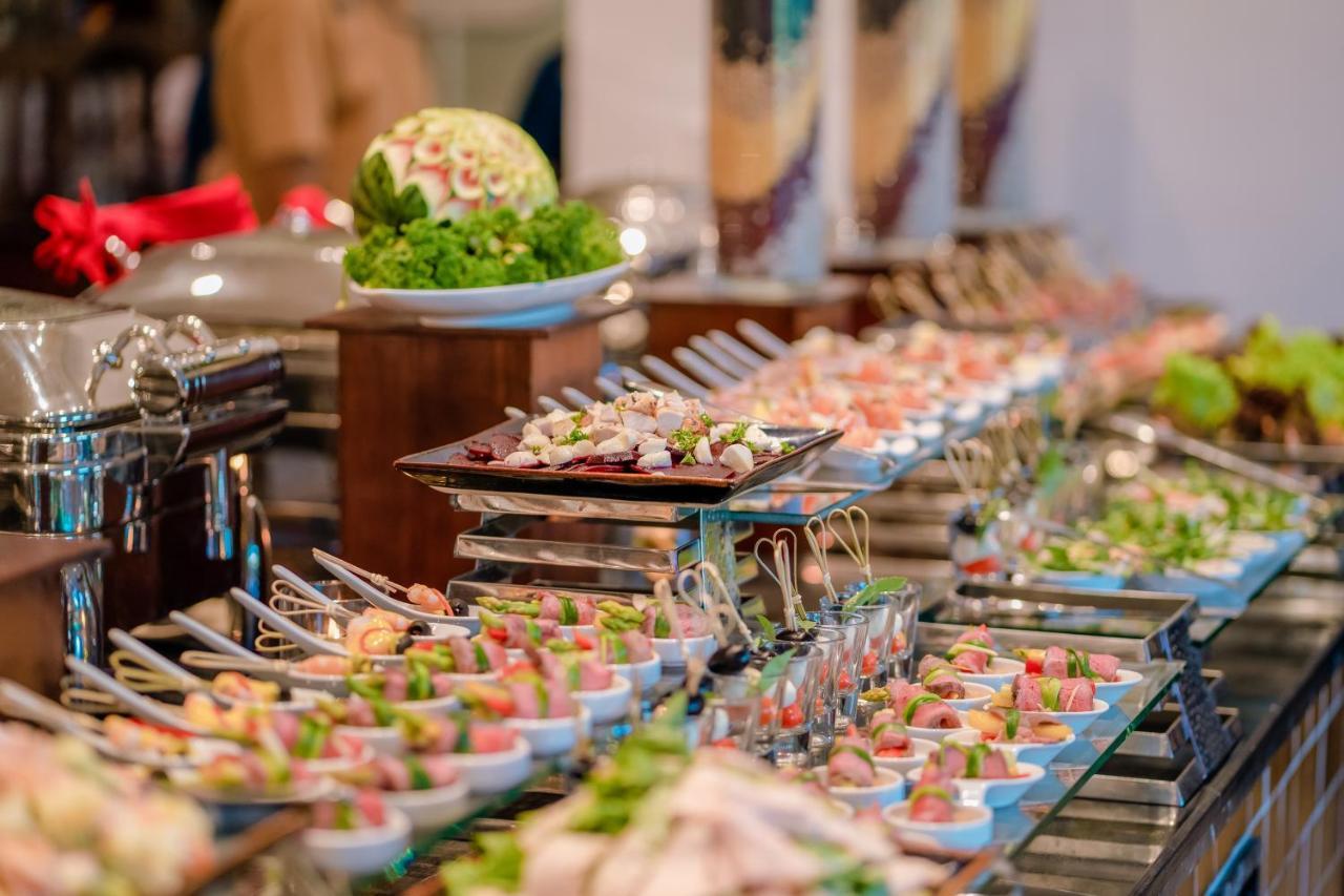 Allegro Hoi An . A Little Luxury Hotel & Spa Exterior photo A buffet at a hotel