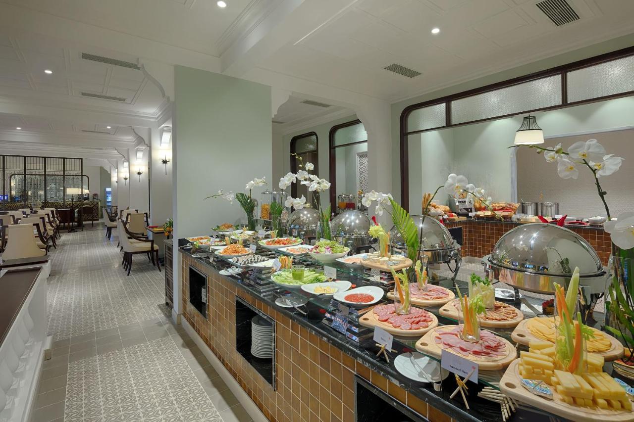 Allegro Hoi An . A Little Luxury Hotel & Spa Exterior photo A buffet at a hotel