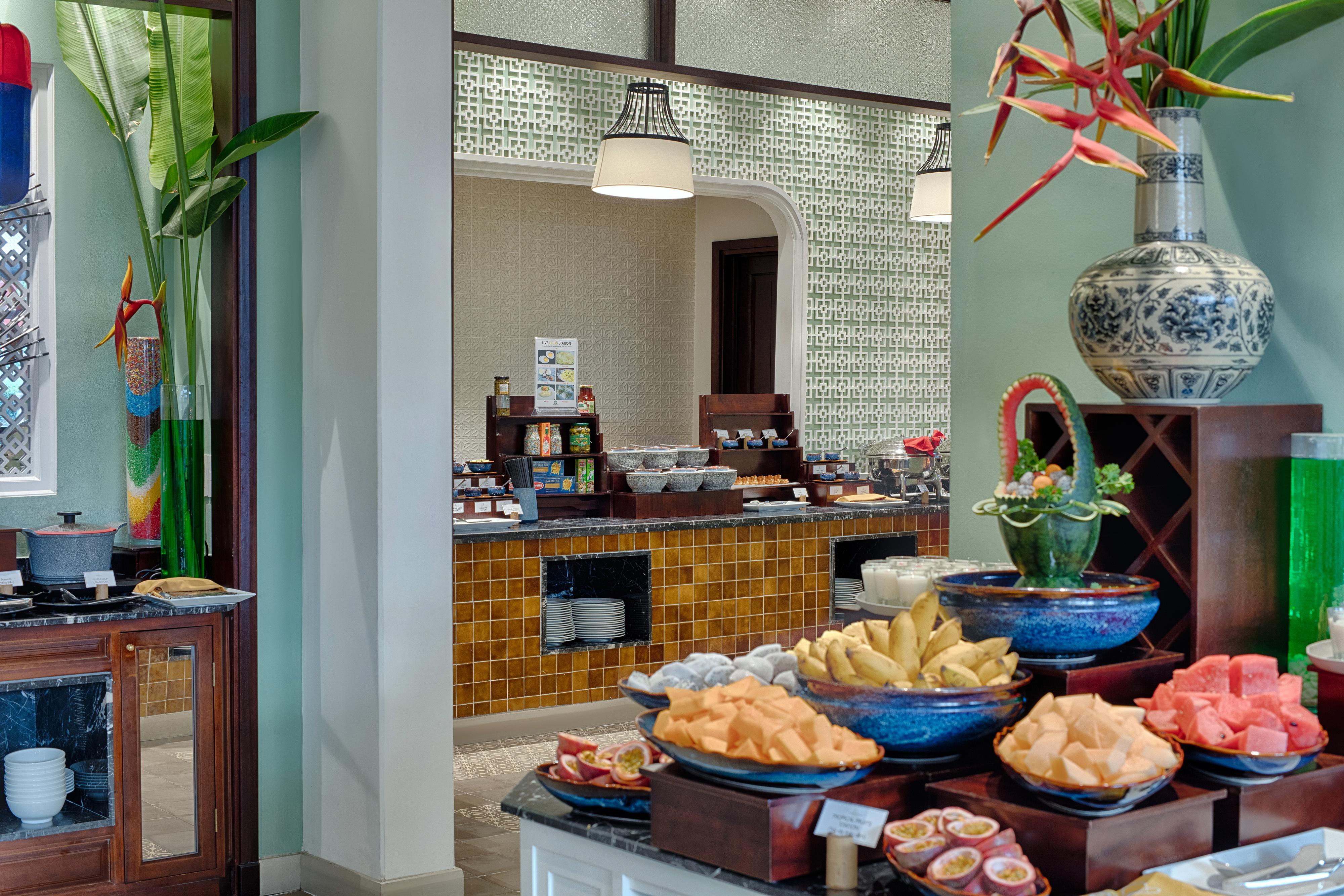 Allegro Hoi An . A Little Luxury Hotel & Spa Exterior photo A buffet at a hotel
